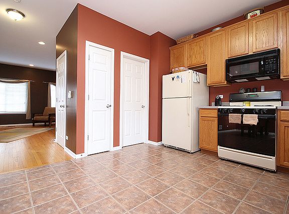 5th image of 306 Southwicke Dr