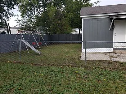 502 E Main St — Photo 3