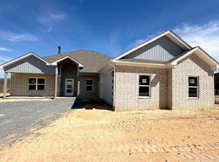 1072 Duke Dr, Bauxite, AR 72011