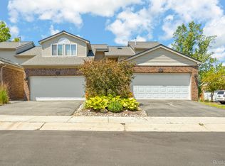 511 N Reese St #6, South Lyon, MI 48178