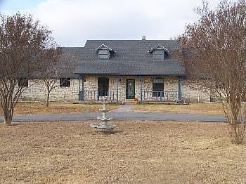 1st image of 450 Lemens Ave