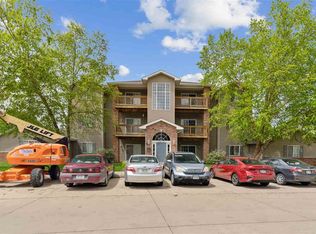 2825 Triple Crown Ln UNIT 10, Iowa City, IA 52240