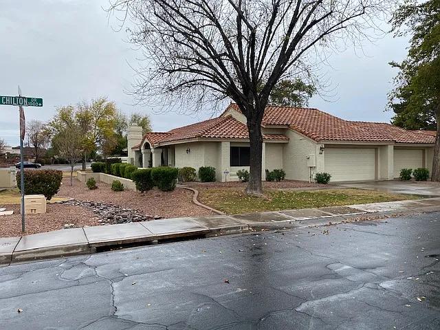 1097 E Chilton Dr — Photo 3