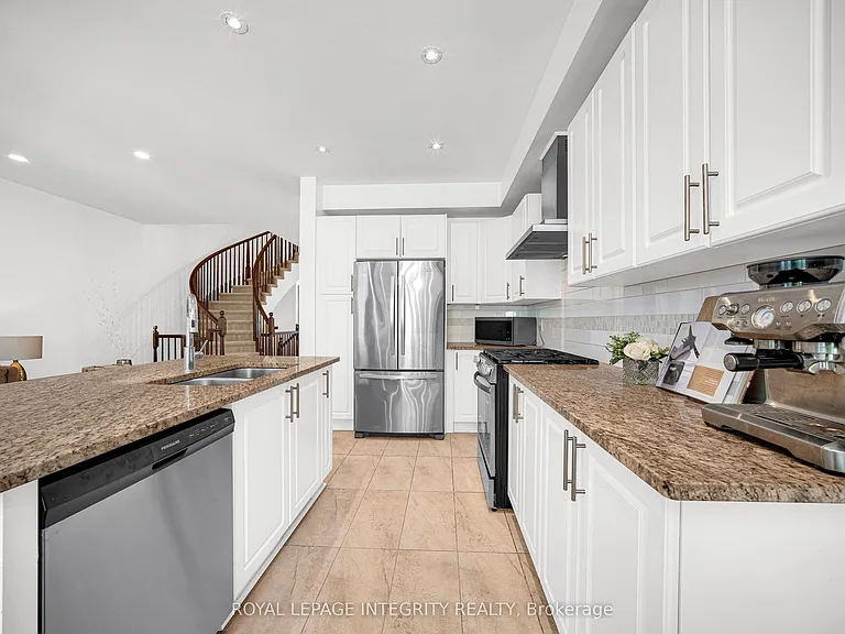 114 Hawkeswood Dr — Photo 15