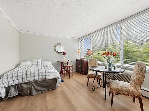 5th image of 336 W Wellington Ave APT 703
