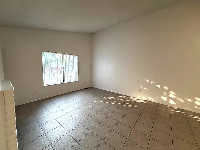 665 S Coalinga St — Photo 5