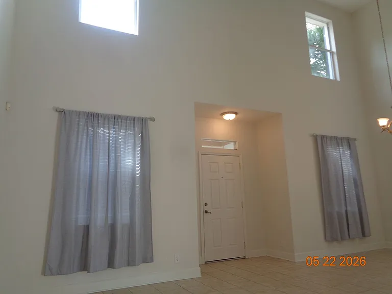 210 Woodhouse Ln — Photo 2