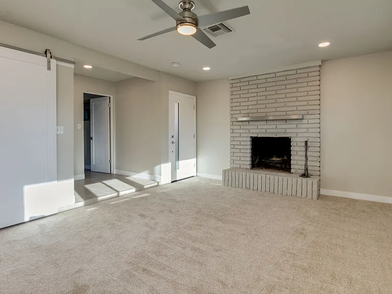 554 W 19th St — Photo 38