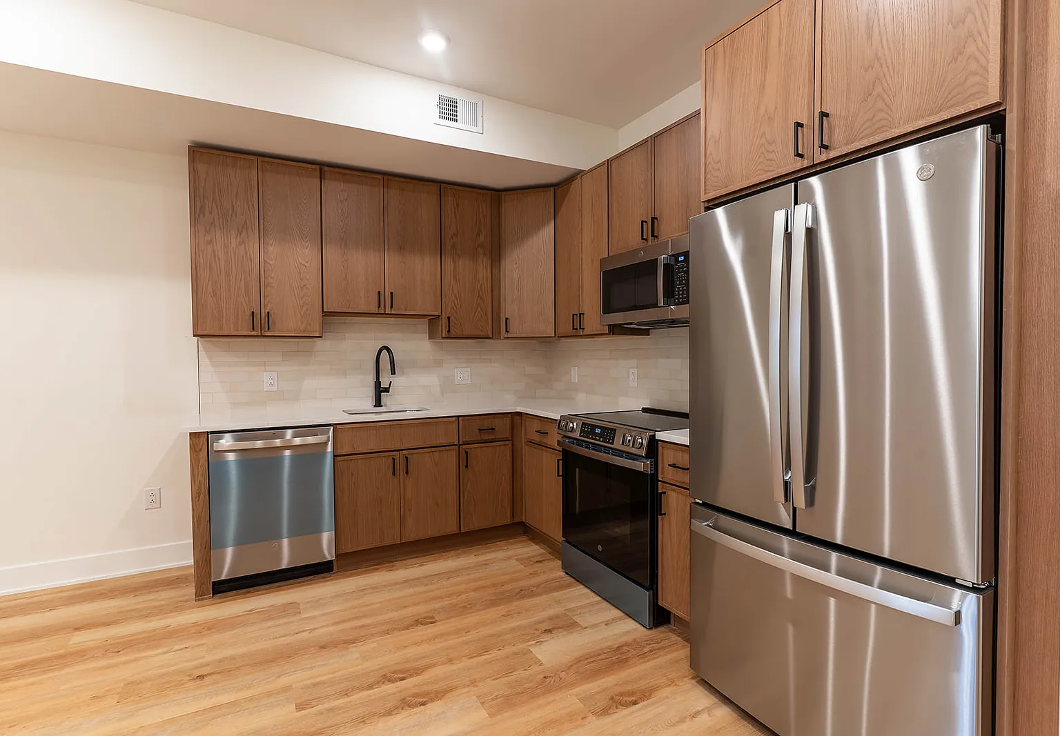 2 bed, $2,675 — Photo 2