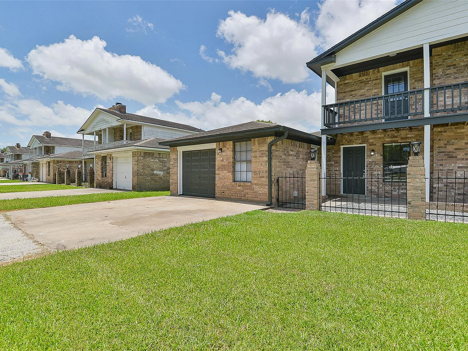3 bed, 2.0 bath, 1292 sqft, $1,450 — Photo 2