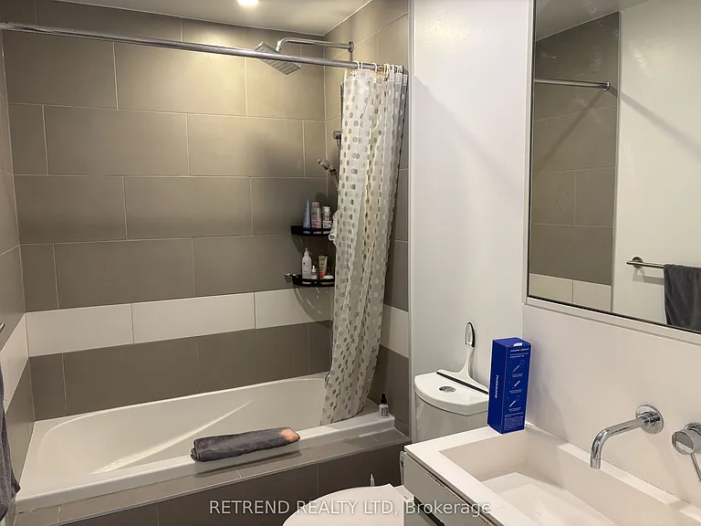 197 Yonge St #4704 — Photo 31