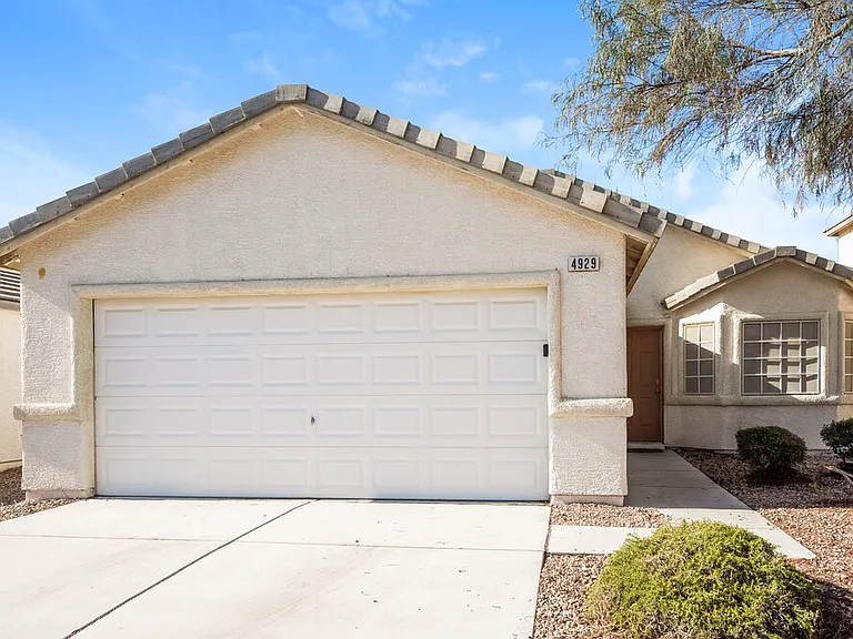4929 Whispering Spring Ave — Photo 1