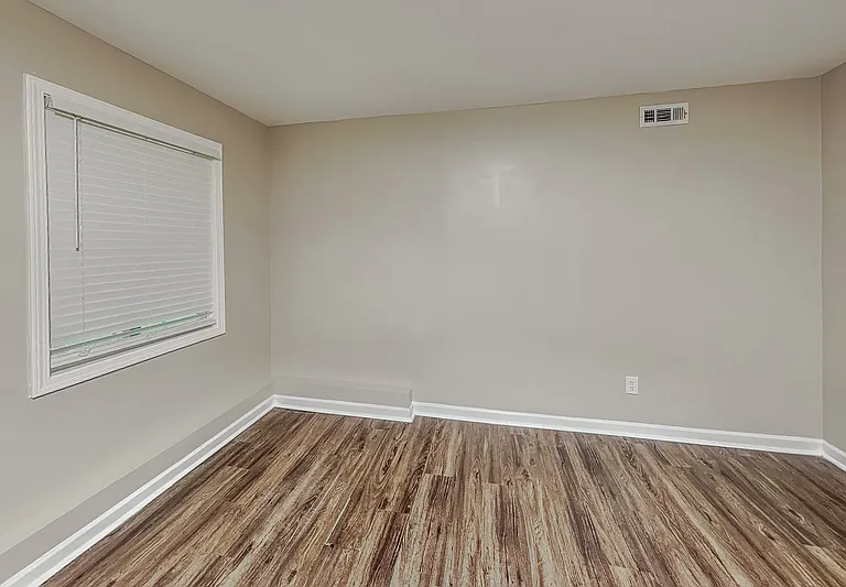985 Crystal Water Dr — Photo 12