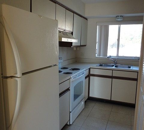 2nd image of 155 Ivy Ln APT D