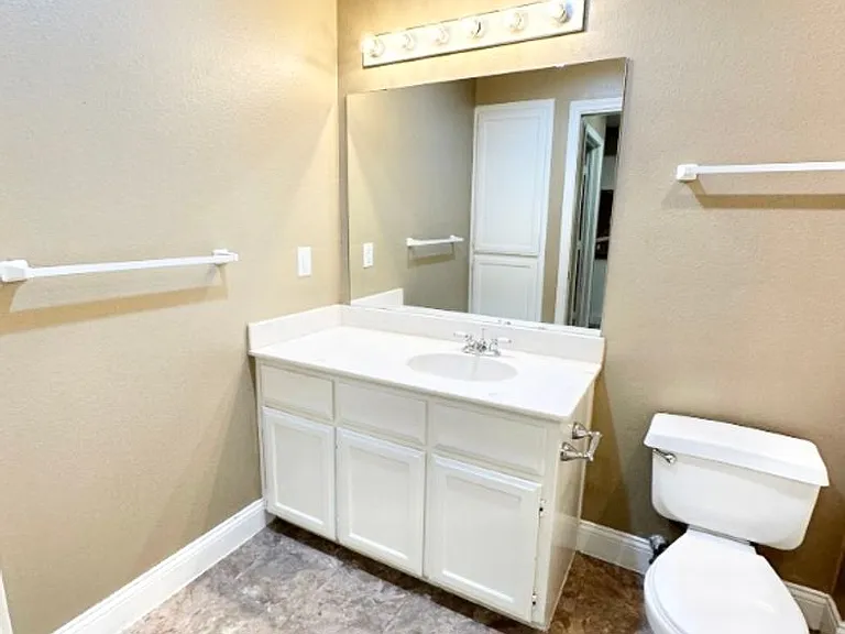 2308 W Hickory St — Photo 12