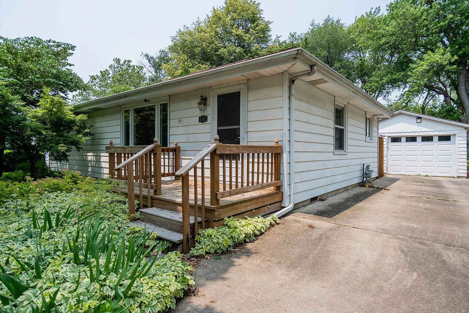 1700 W William St photo 1