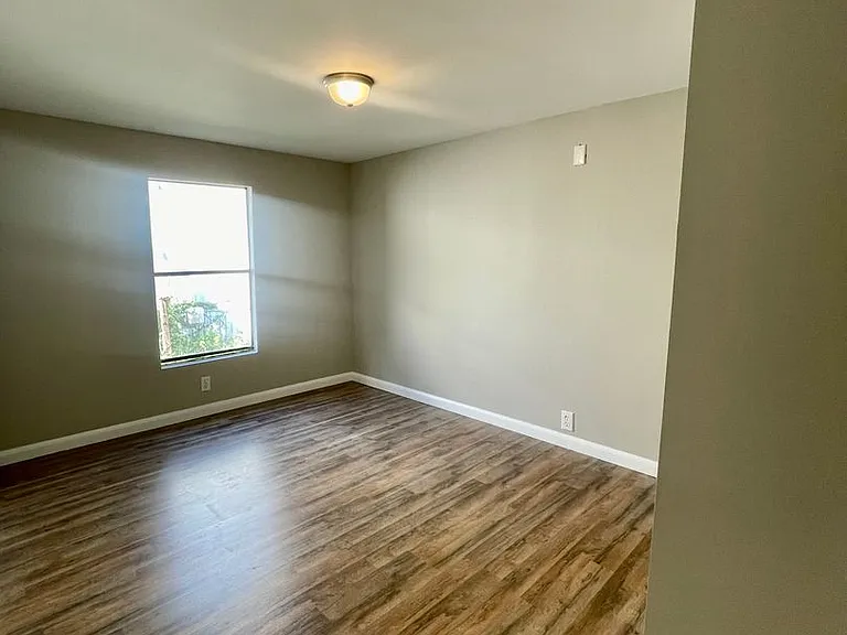 100 Mastin Lake Way NE — Photo 8