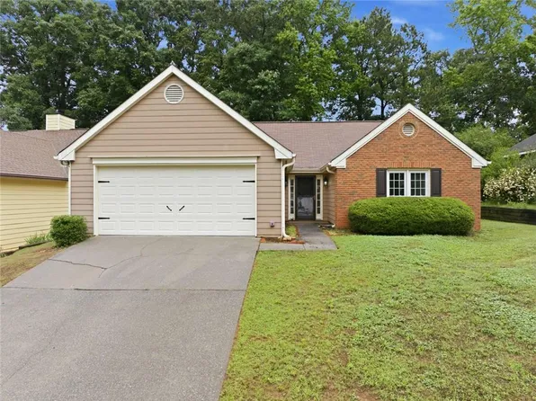 685 Hunters Creek Ln, Lawrenceville, GA 30043