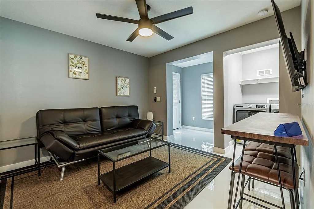 2 bed, 1.0 bath, 708 sqft, $1,995 — Photo 4