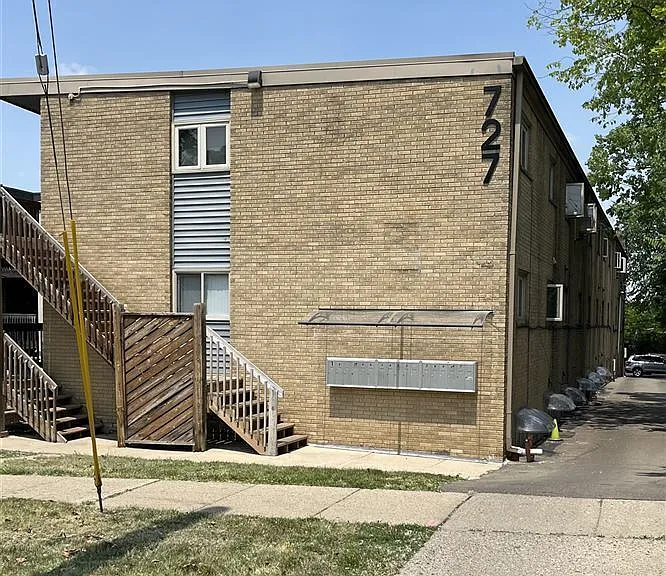 727 E Kingsley St — Photo 33