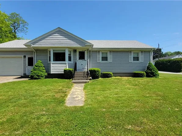 40 Church St, Tiverton, RI 02878