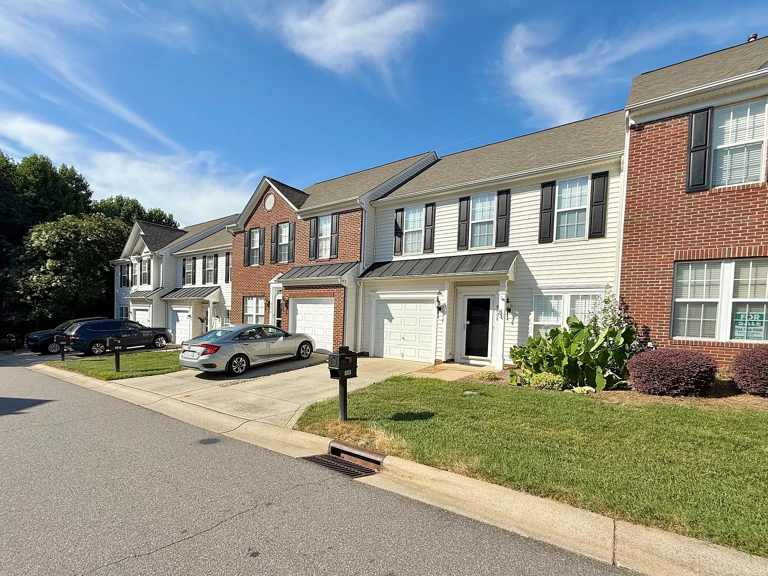 3 bed, 2.5 bath, 1656 sqft, $1,991 — Photo 2