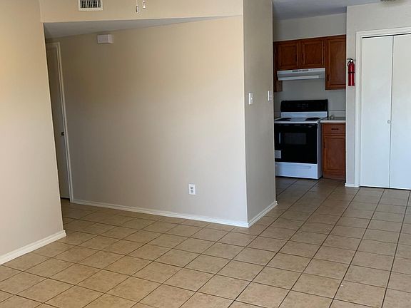 4th image of 2803 E Elm St #1