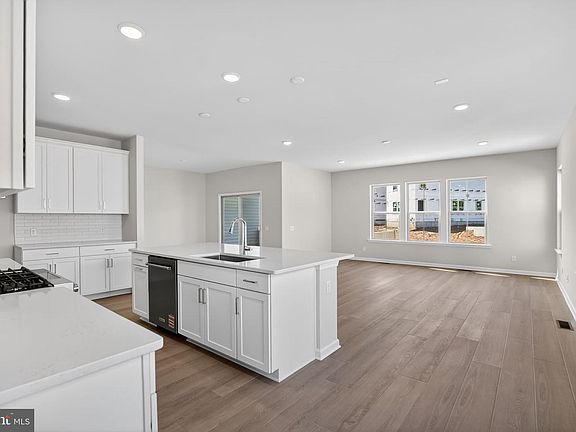 3rd image of 616 Liberty Ridge Rd