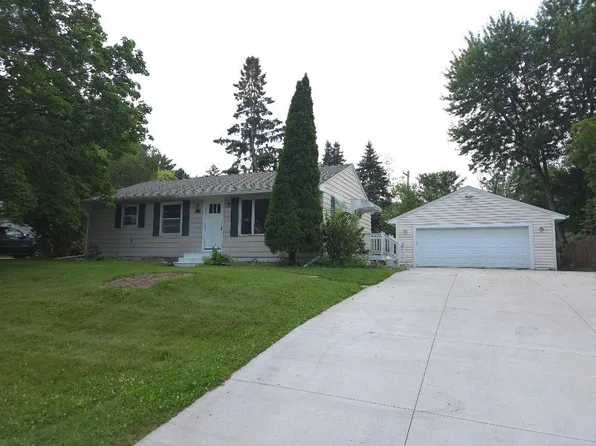 6133 Garbe Ave, Woodbury, MN 55125