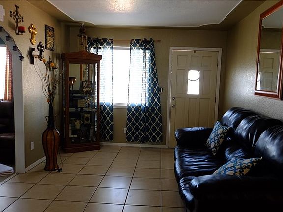 3rd image of 10837 Chert St