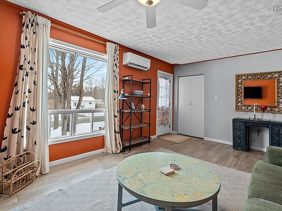 3rd image of 346 Lamont Rd N