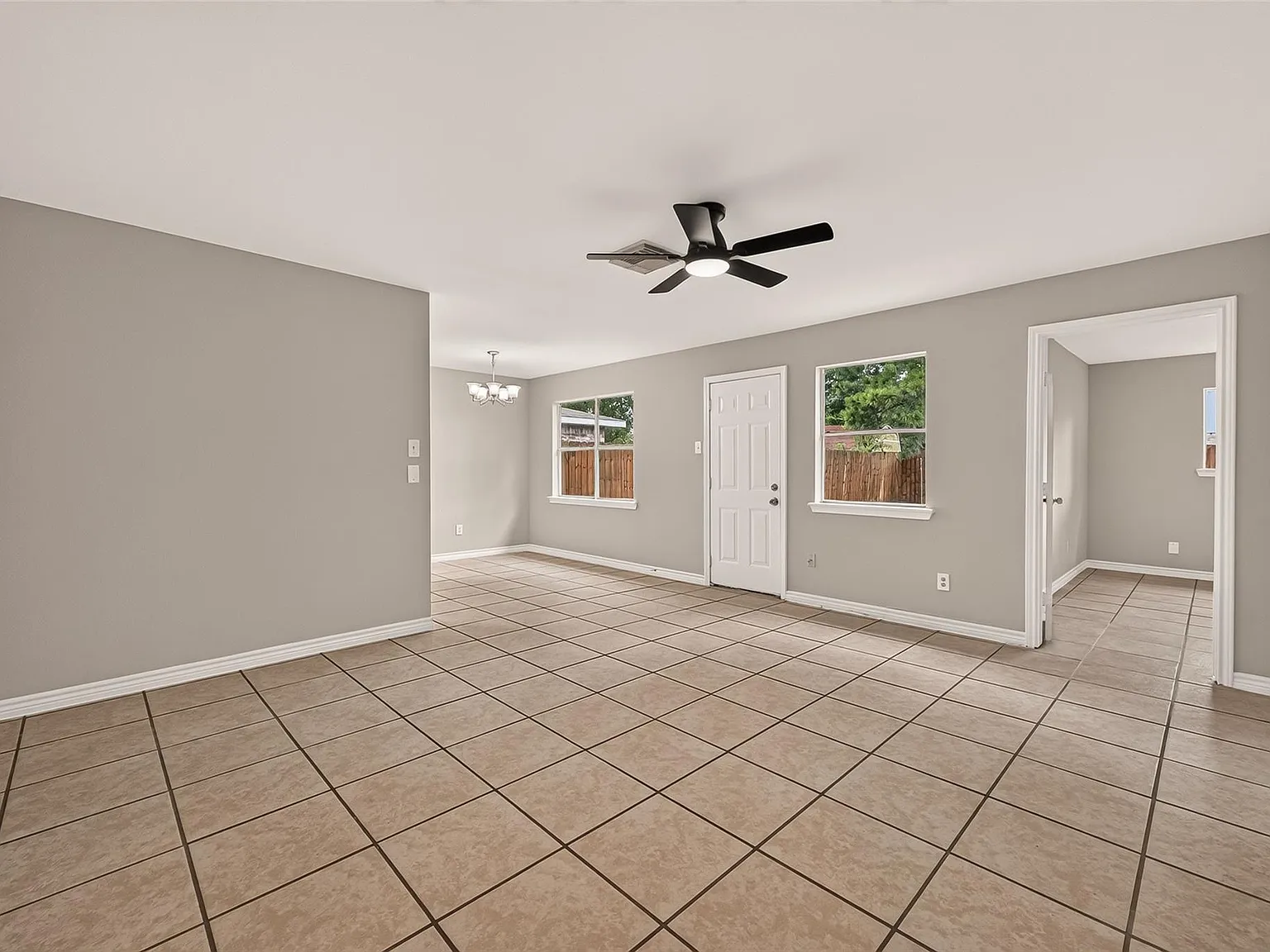 3 bed, 2.0 bath, 1160 sqft, $1,700 — Photo 4