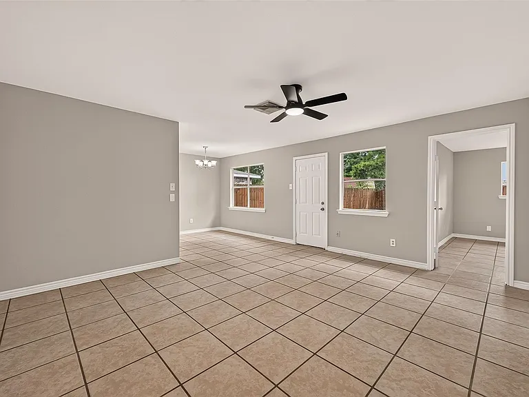 8607 Valley Forest Dr — Photo 4