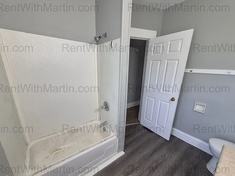 1404 W 2nd St — Photo 14