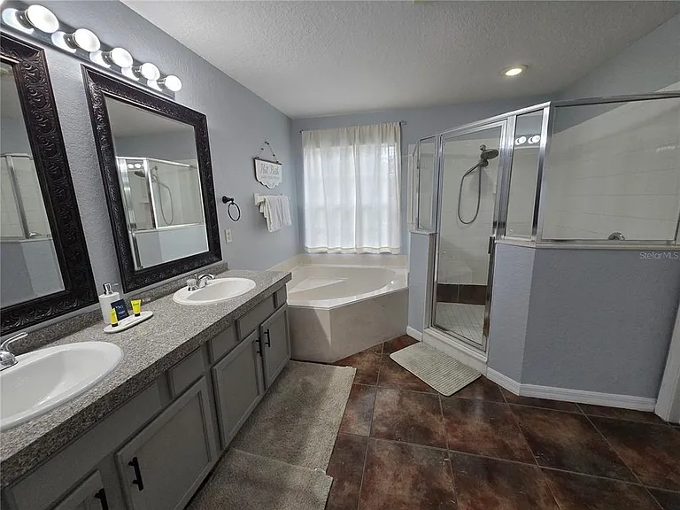 930 Oxford Dr — Photo 27