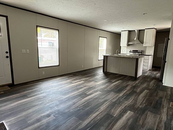 5th image of 14142 Lorraine Rd #27