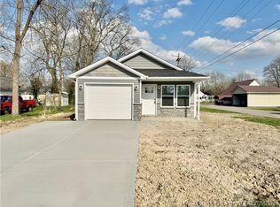 295 S 4th St, Austin, IN 47102