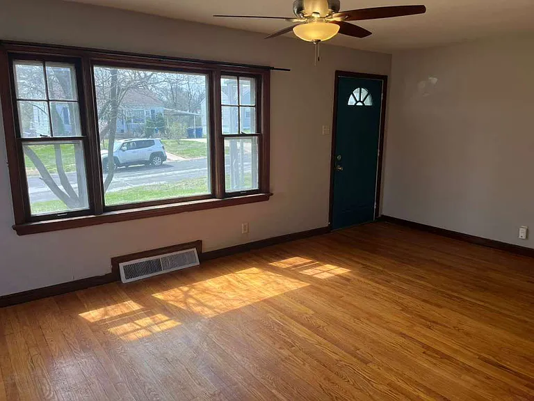 9813 Lullaby Ln — Photo 4