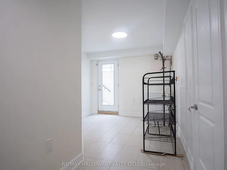 118 Fairholme Ave #1 — Photo 12