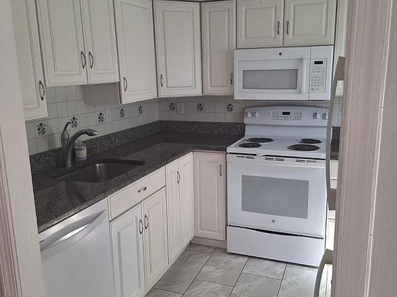 2nd image of 755 Azalea Dr Unit 35
