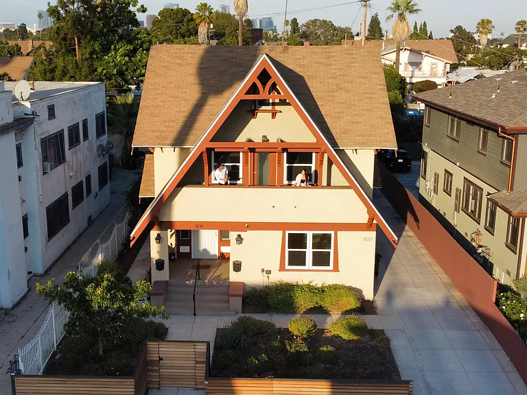 1818 S Harvard Blvd — Photo 10