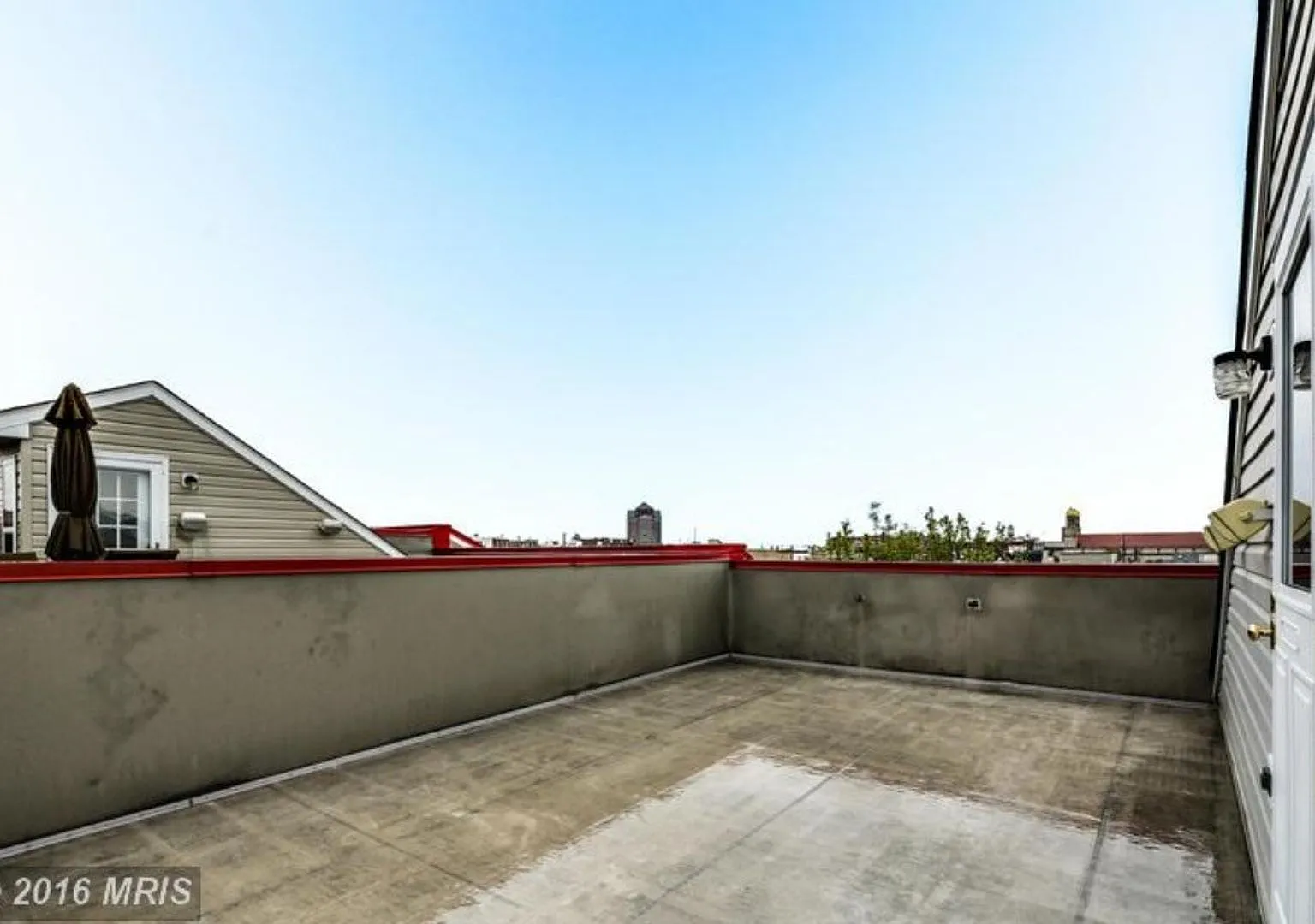 3 Bed 3.5 Canton Rowhome With Two Car Garage! — Photo 3