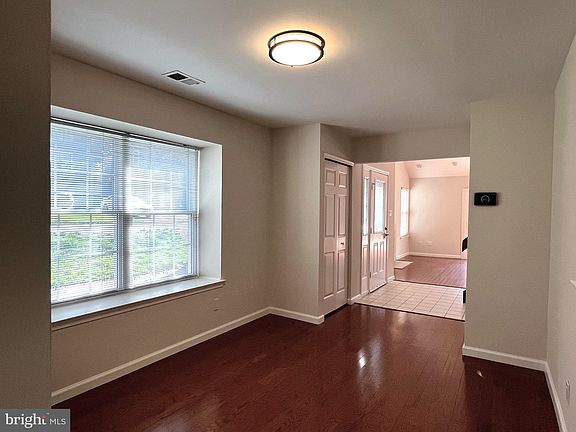 4th image of 40 Roxbury Ct #H