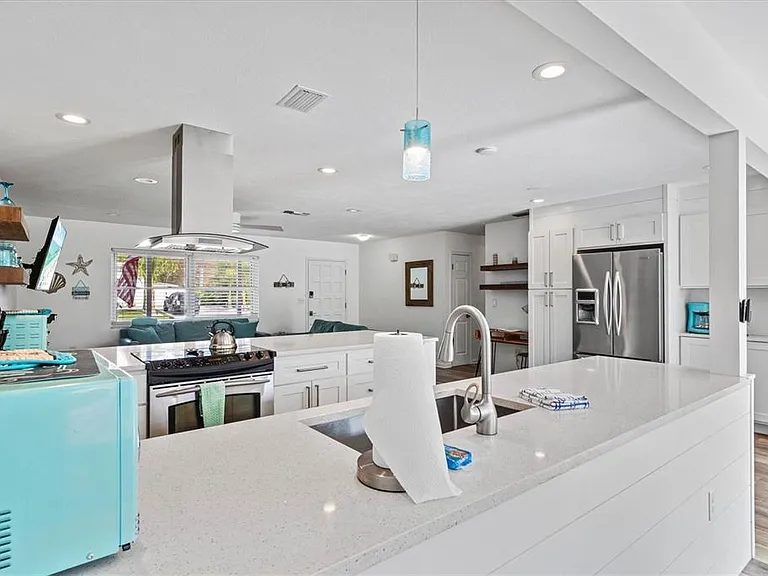 2572 Jefferson Cir — Photo 16