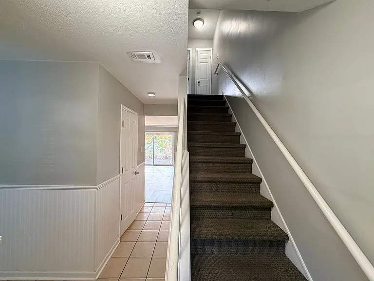 Center Town Condominiums — Photo 42