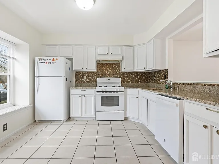 374 Aldeburgh Ave — Photo 13