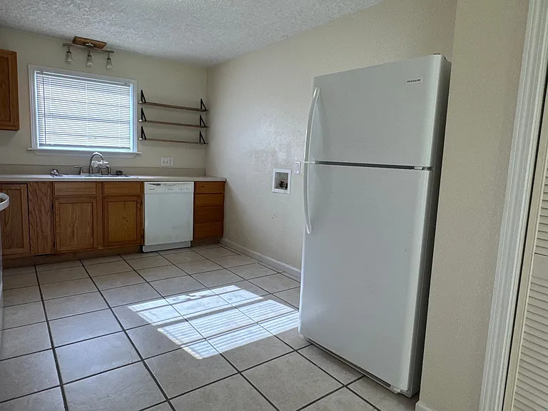 1503 NW 18th St — Photo 4