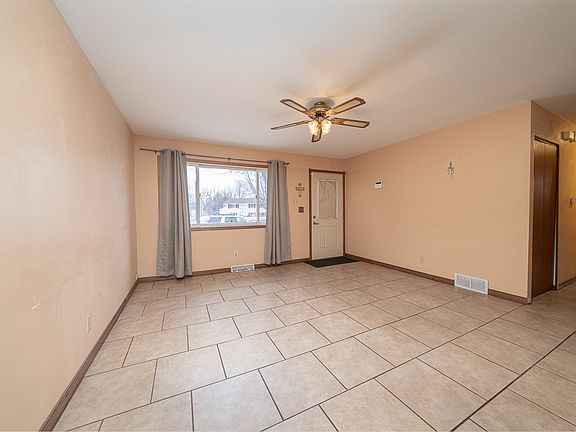4th image of 3422 New England Dr