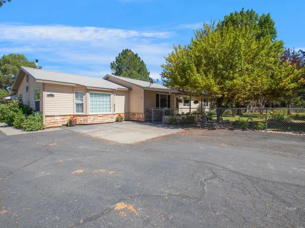 422 Lawndale Dr, Spring Creek, NV 89815