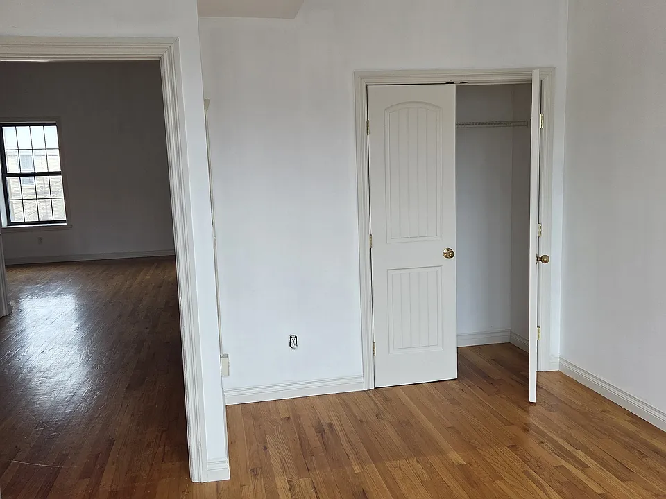 526 Bay St #3